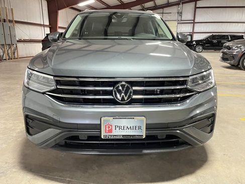 Used 2024 Volkswagen Tiguan SE image 8