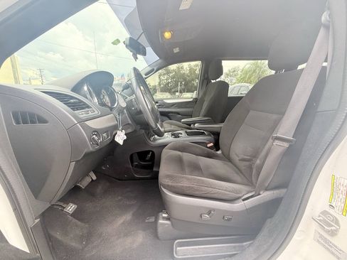 Used 2016 Dodge Grand Caravan SXT w/ UConnect Hands-Free Group FWD image 24