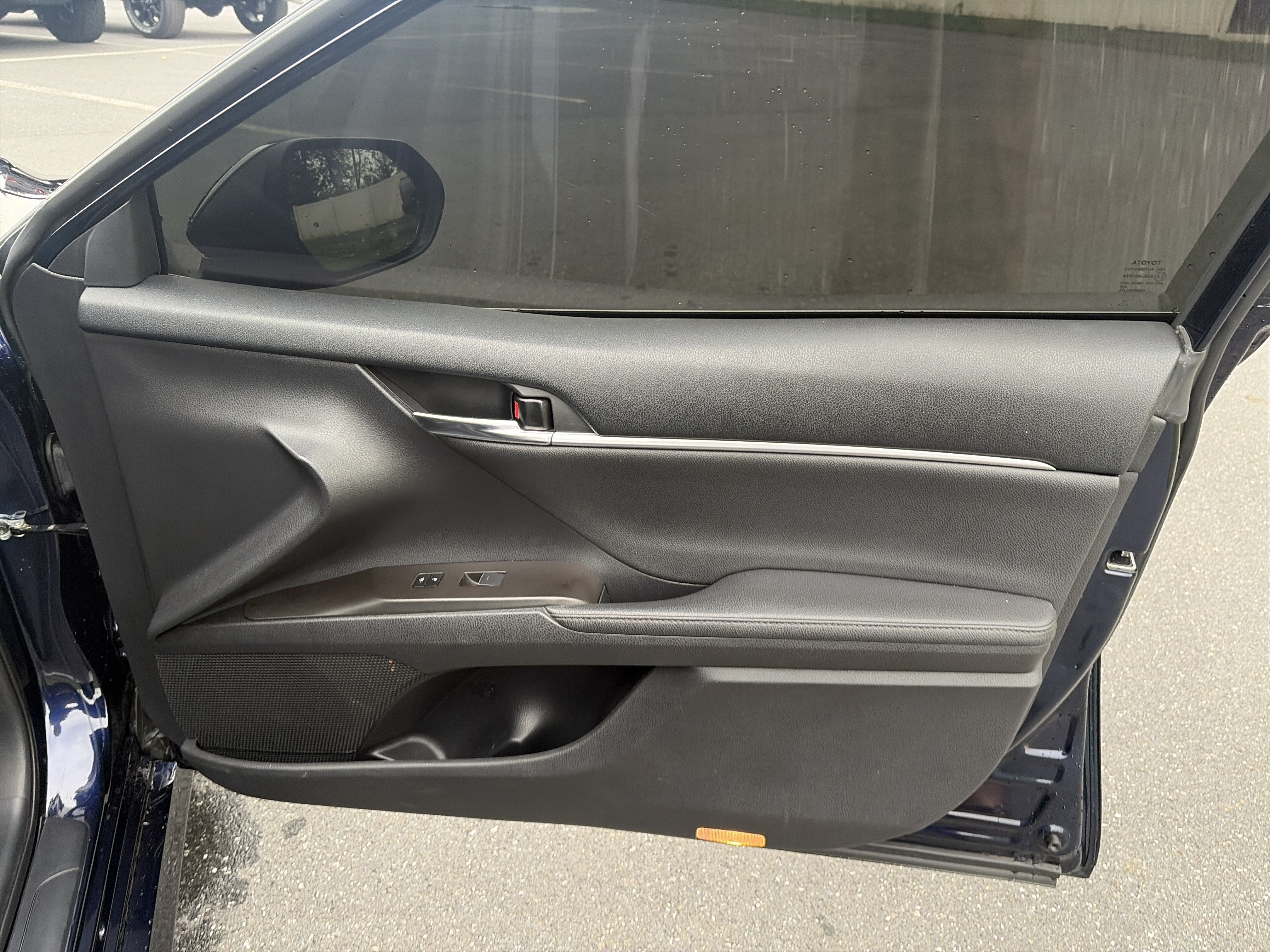 Used 2022 Toyota Camry XLE w/ Navigation Package FWD image 25