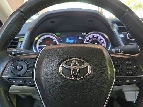 Used 2020 Toyota Camry XLE image 21