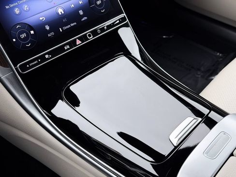 Used 2025 Mercedes-Benz C 300 Sedan image 20