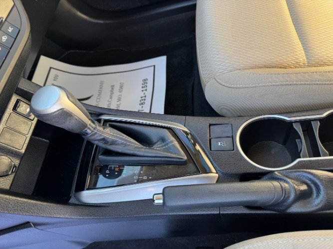Used 2015 Toyota Corolla LE FWD image 17