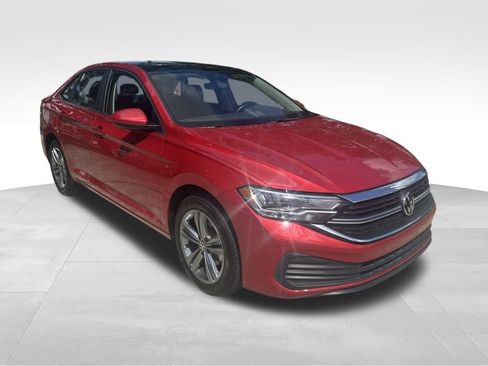Used 2023 Volkswagen Jetta SE w/ Panoramic Sunroof Package image 2