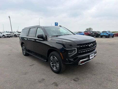 Used 2025 Chevrolet Suburban Z71 AWD/4WD image 4