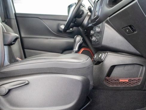 Certified 2022 Jeep Renegade Trailhawk w/ Trailer Tow Group image 5