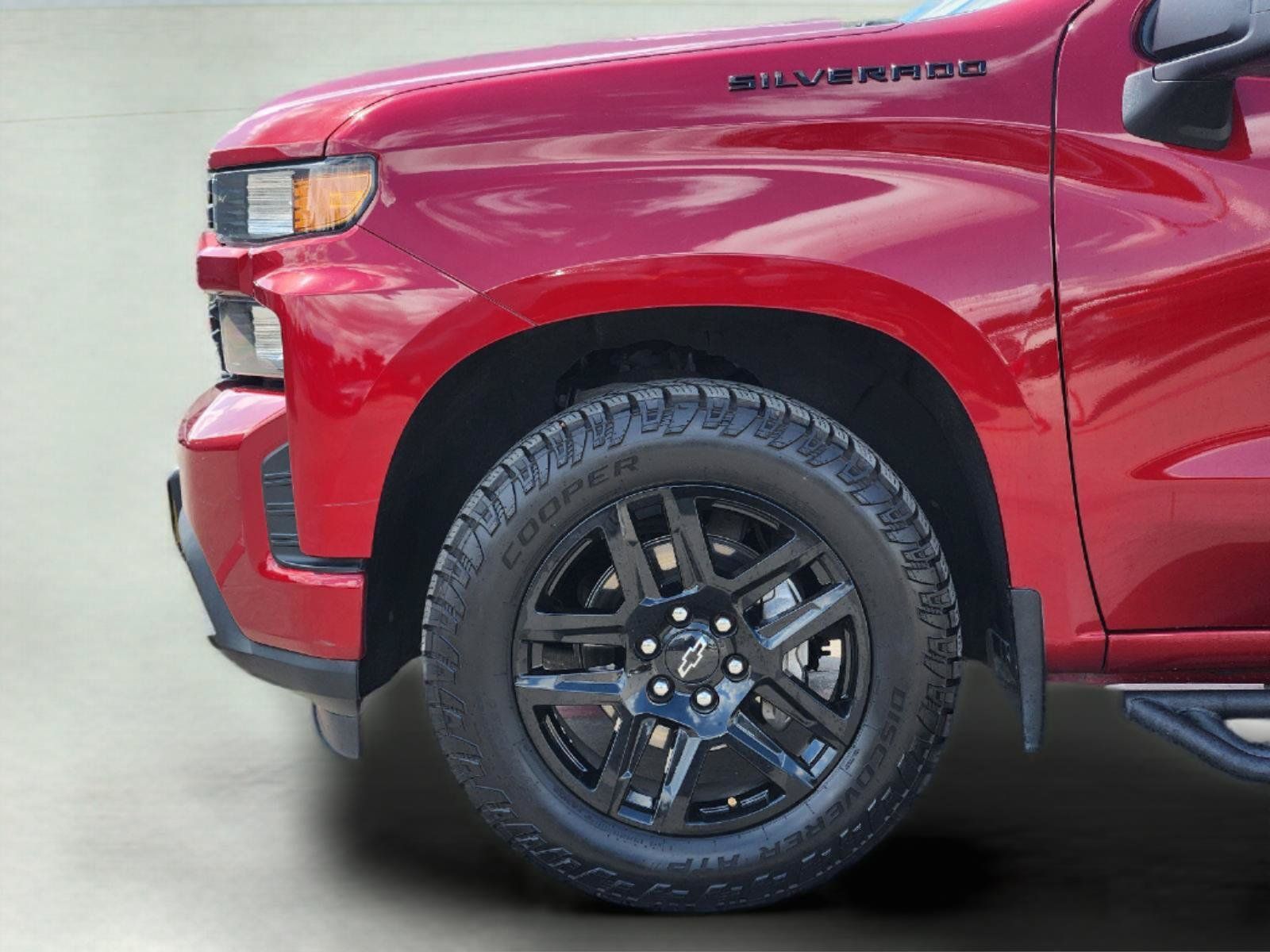 Used 2022 Chevrolet Silverado 1500 Custom w/ LPO, Blackout Package RWD image 9