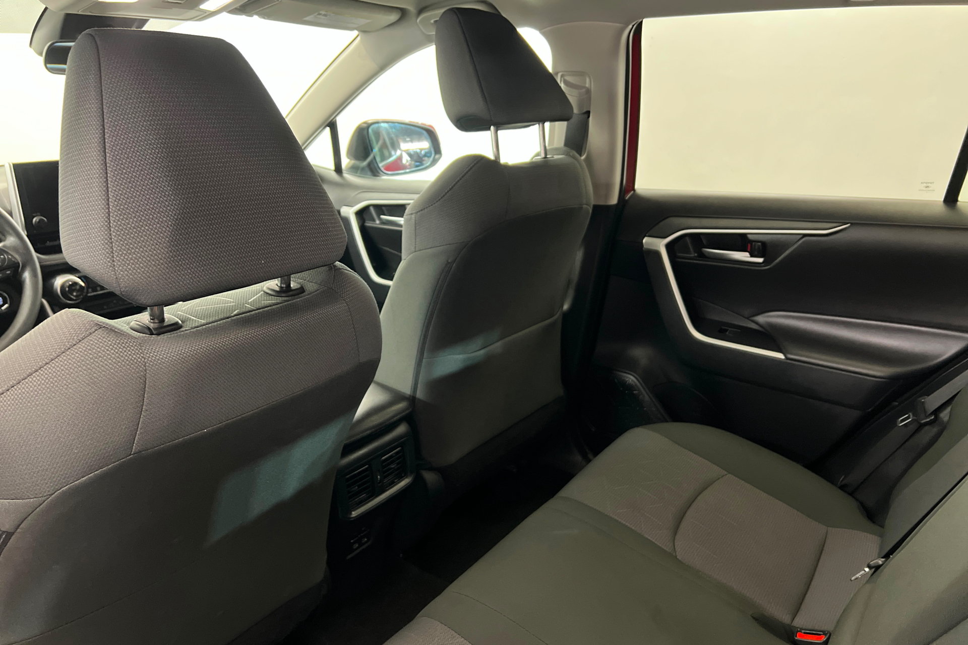Used 2025 Toyota RAV4 XLE AWD/4WD image 19