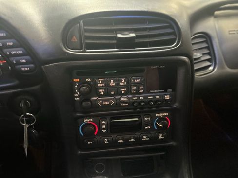 Used 2001 Chevrolet Corvette Convertible w/ Preferred Equipment Group2 image 28