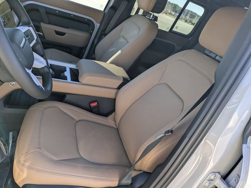 New 2026 Land Rover Defender 110 X-Dynamic SE image 19