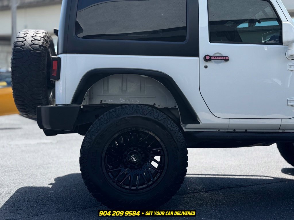Used 2016 Jeep Wrangler Sahara w/ Connectivity Group AWD/4WD image 9