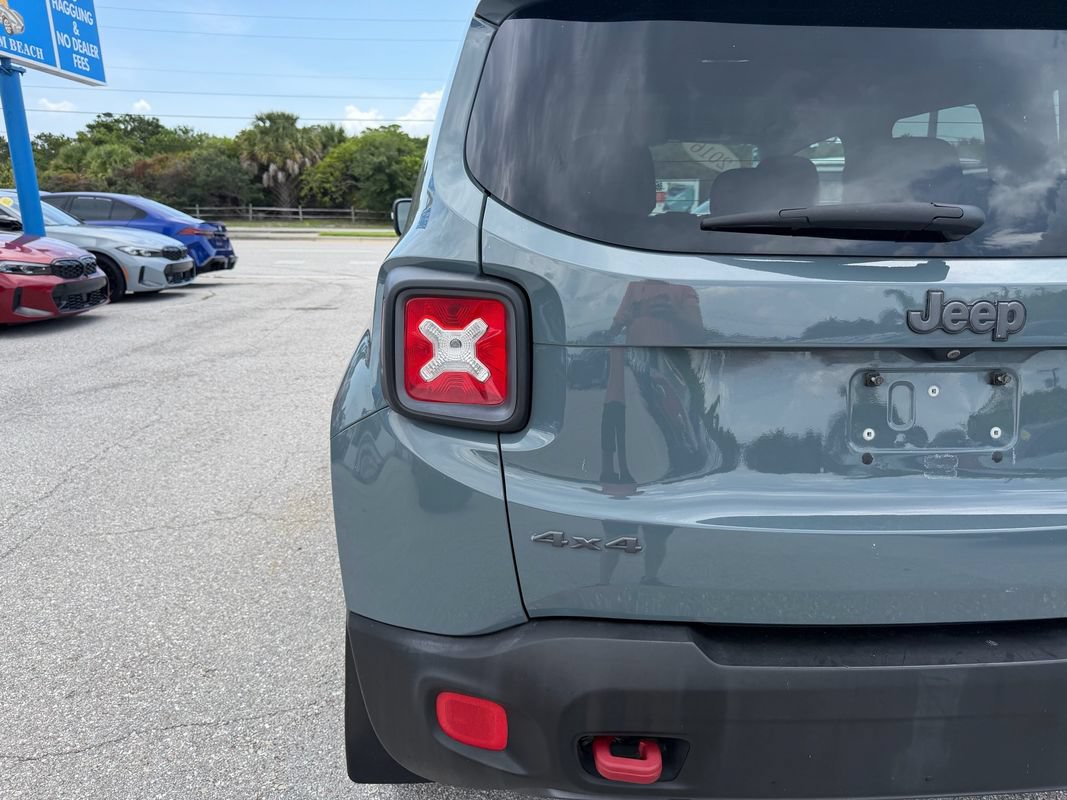 Used 2016 Jeep Renegade Trailhawk AWD/4WD image 3
