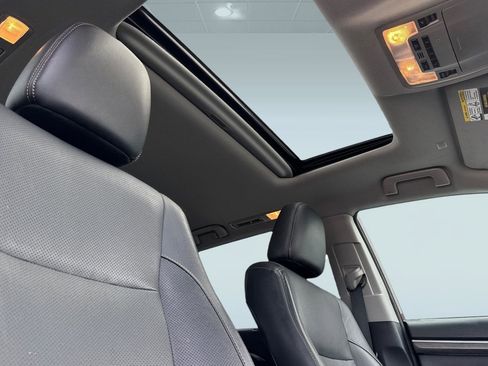 Used 2018 Toyota Highlander Limited w/ Carpet Mat Package (TMS) image 30