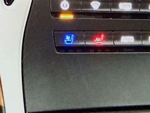 Used 2019 Lincoln Nautilus Reserve image 12