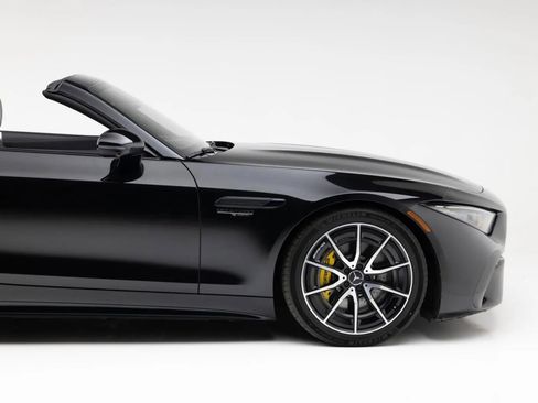 Used 2022 Mercedes-Benz SL 63 AMG 4MATIC w/ AMG Aerodynamic Package image 39