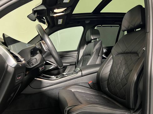 Used 2024 BMW X5 M60i w/ Executive Package image 4