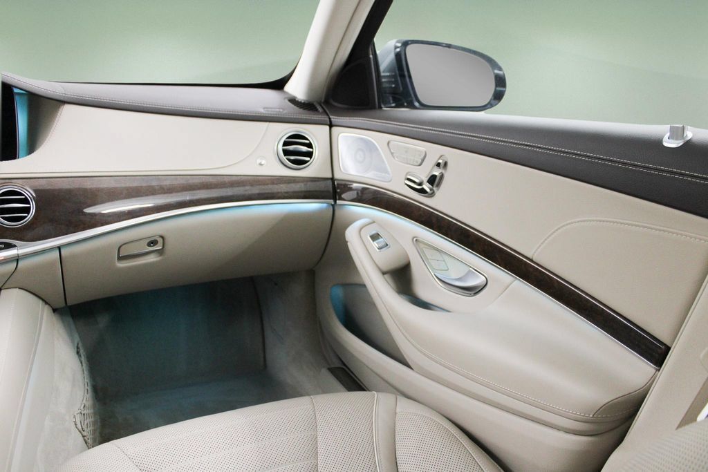 Used 2018 Mercedes-Benz S 560 Sedan image 20