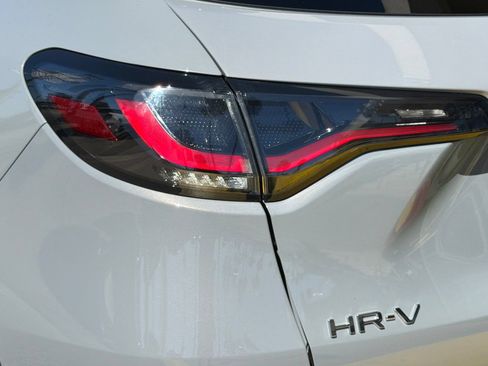 Certified 2025 Honda HR-V Sport image 27