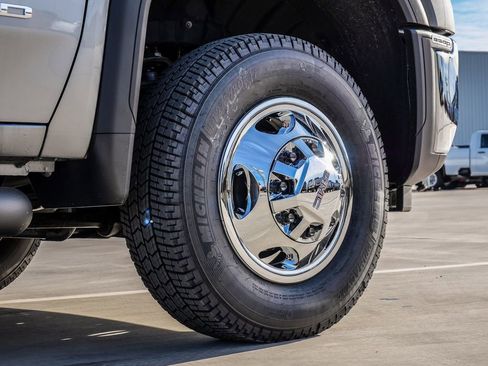 New 2026 GMC Sierra 3500 SLE w/ Preferred Package image 9