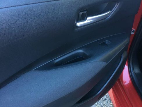 Used 2020 Toyota Corolla LE FWD image 12