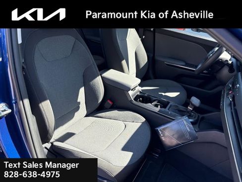 New 2025 Kia K4 LXS image 17