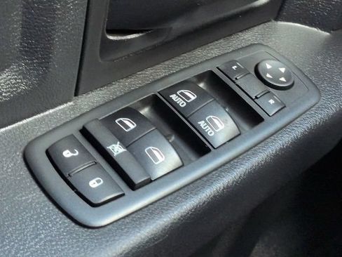 Used 2017 RAM 1500 Express w/ Express Value Package RWD image 29