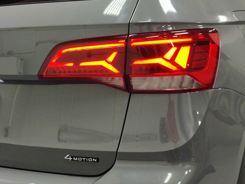 Used 2024 Volkswagen Taos SEL image 4