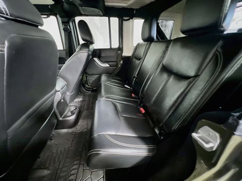 Used 2015 Jeep Wrangler Unlimited Rubicon AWD/4WD image 27