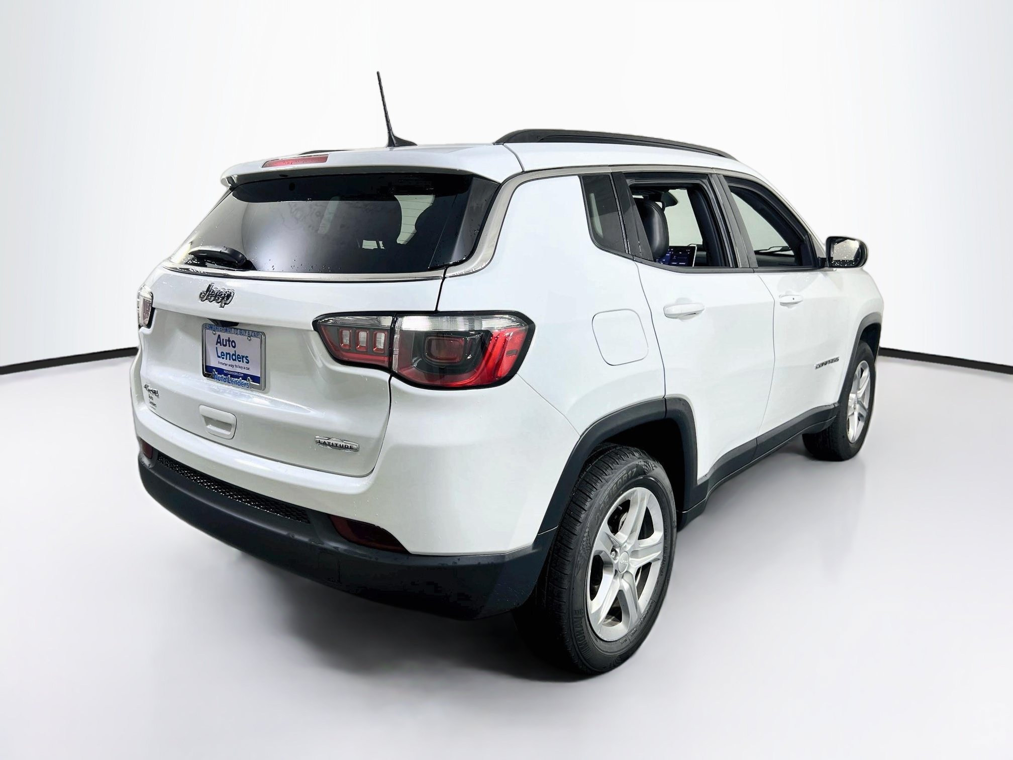 Used 2023 Jeep Compass Latitude w/ Convenience Group AWD/4WD image 5