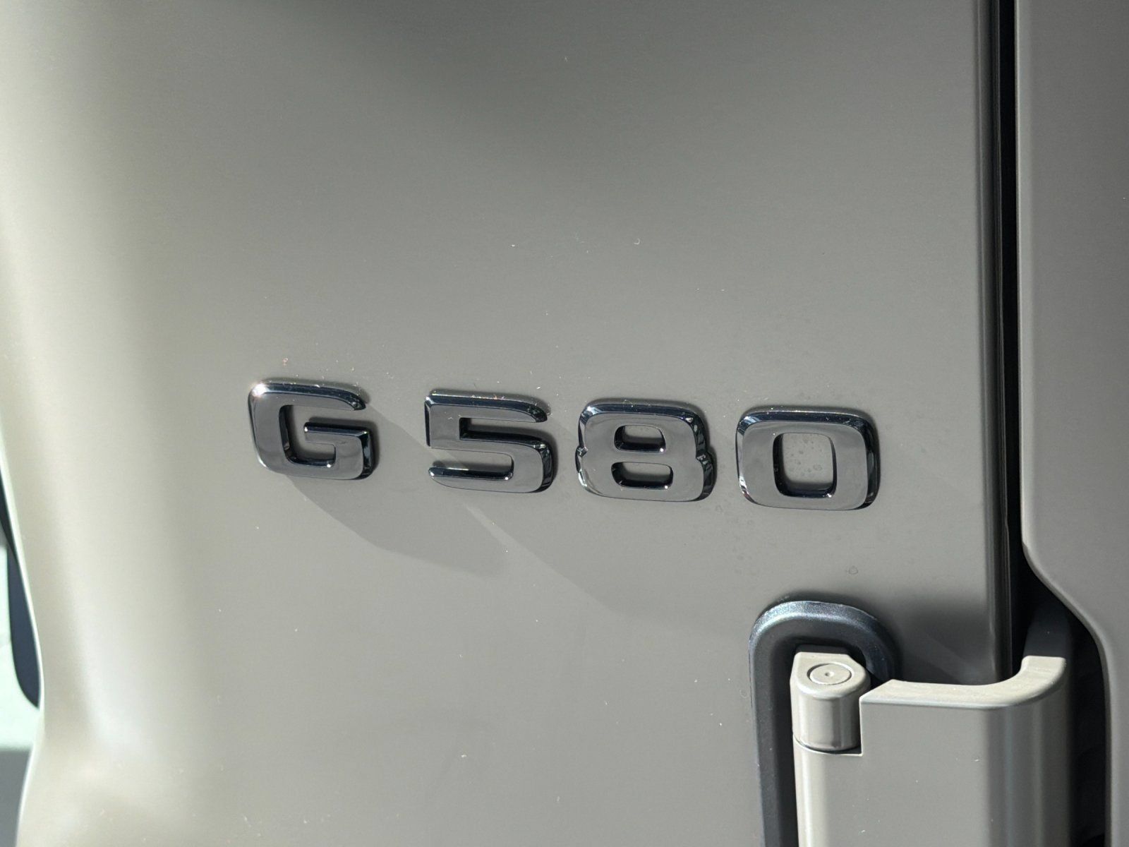New 2027 Mercedes-Benz G 580 e image 24
