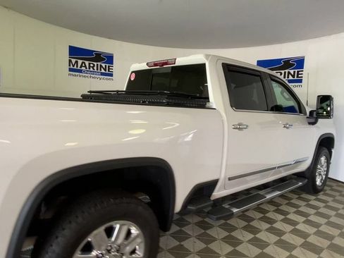 Used 2024 Chevrolet Silverado 2500 High Country w/ High Country Premium Package AWD/4WD image 2