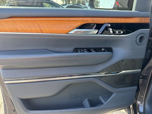 Used 2022 Jeep Grand Wagoneer Series II w/ Convenience Group III image 14