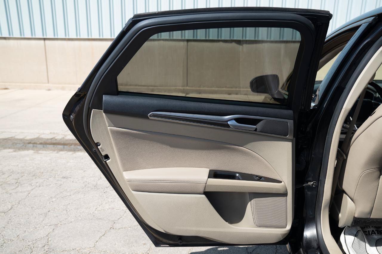 Used 2020 Ford Fusion SEL FWD image 20