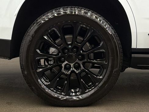 Used 2026 GMC Yukon Denali w/ Sun & Power Step Package AWD/4WD image 11