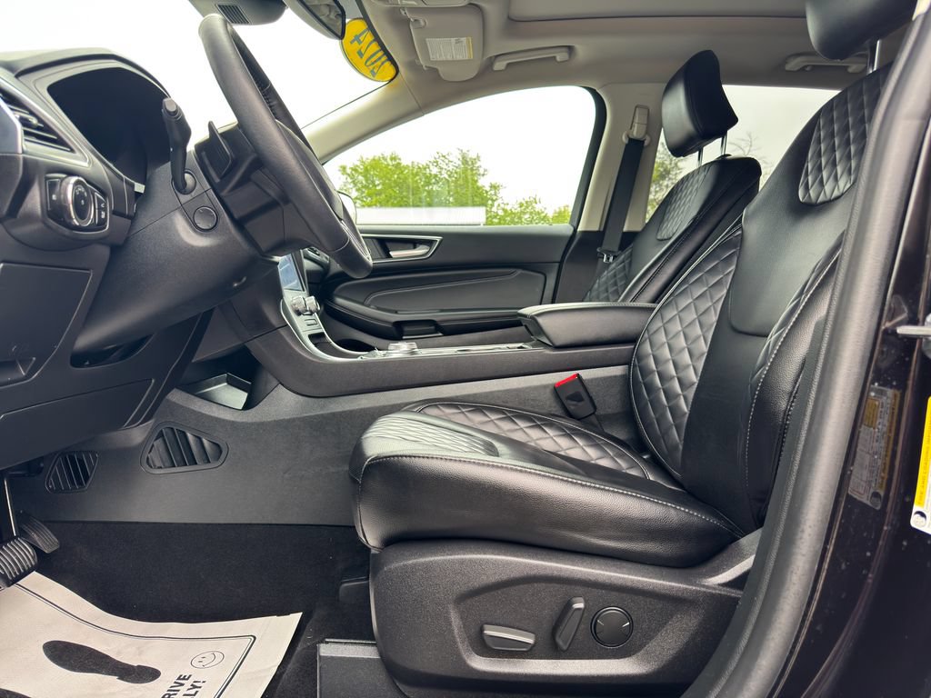 Used 2024 Ford Edge Titanium w/ Equipment Group 301A AWD/4WD image 19