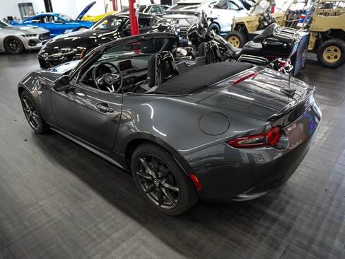 Used 2017 MAZDA MX-5 Miata Club RWD image 3