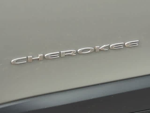 Certified 2020 Jeep Cherokee Latitude Plus w/ Cold Weather Group AWD/4WD image 13