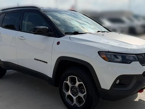 Used 2022 Jeep Compass Trailhawk w/ Trailhawk Convenience Group AWD/4WD image 8