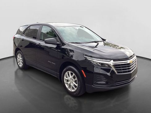 Used 2023 Chevrolet Equinox LS w/ LS Convenience Package AWD/4WD image 3