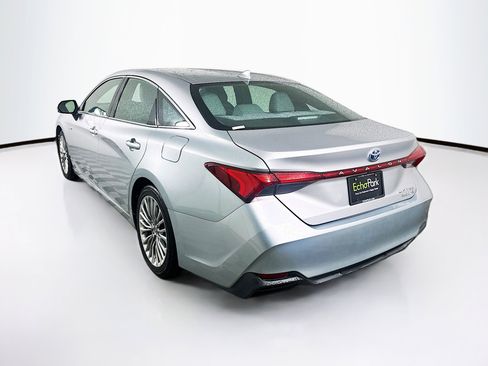 Used 2019 Toyota Avalon Limited image 5