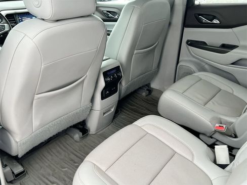 Used 2020 GMC Acadia SLT w/ Driver Alert Package II image 18