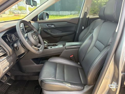 Used 2023 Nissan Rogue SV w/ SV Premium B Package FWD image 5
