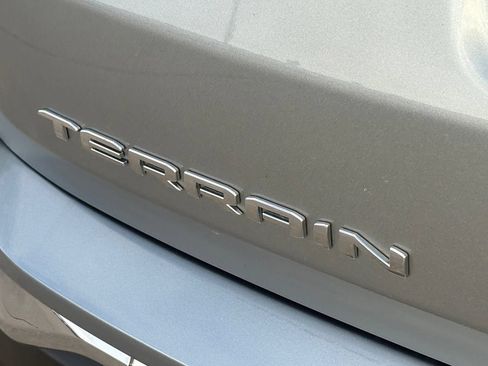 Used 2024 GMC Terrain SLT w/ Infotainment Package II AWD/4WD image 12