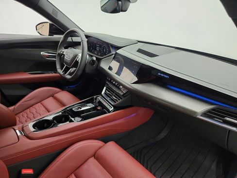 Used 2023 Audi e-tron GT Prestige image 18
