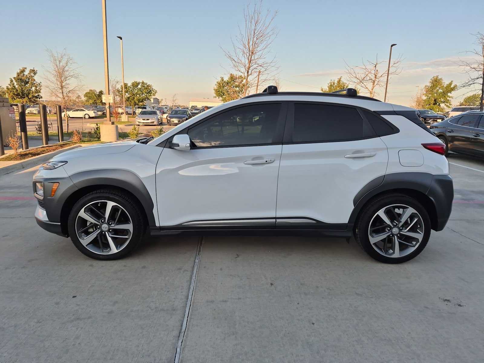 Used 2021 Hyundai Kona Limited FWD image 11
