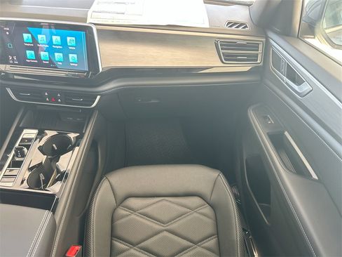 New 2025 Volkswagen Atlas Cross Sport SE image 44