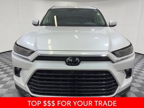 Used 2024 Toyota Grand Highlander AWD image 2