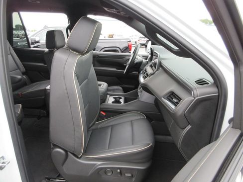 Used 2024 GMC Yukon SLT w/ SLT Luxury Package AWD/4WD image 24