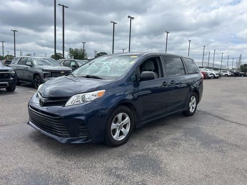 Used 2020 Toyota Sienna L image 7