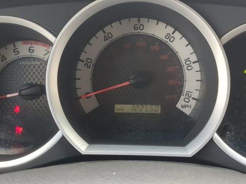 Used 2014 Toyota Tacoma PreRunner w/ SR5 Package image 25