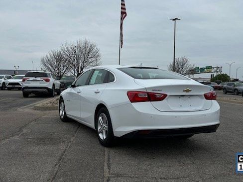 Used 2024 Chevrolet Malibu LT image 2
